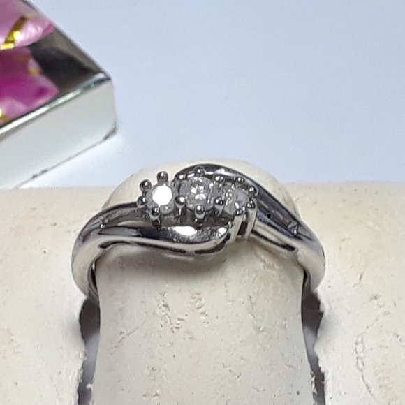 Estate .25cttw 3 Diamond across 10Kt White Gold bypass open Swirl Ring #18720